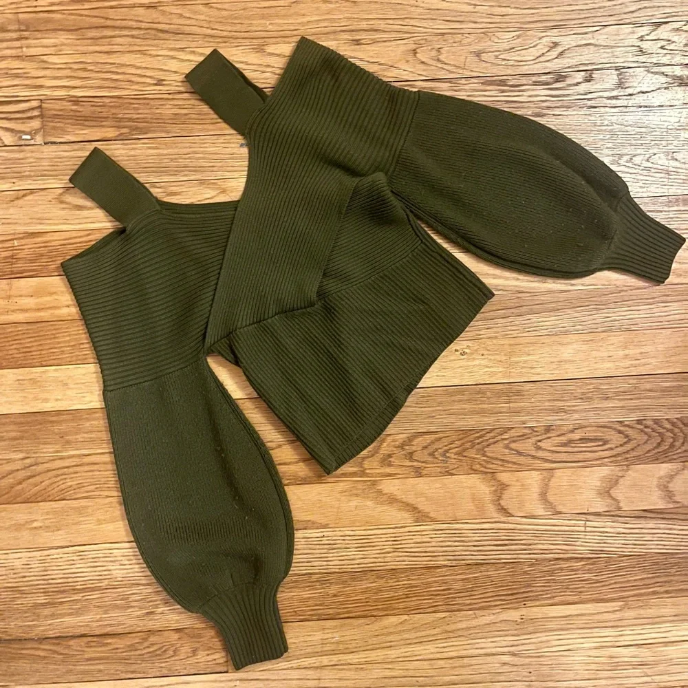 Amur merino wool olive green Violetta cold shoulder sweater - Picture 6 of 13